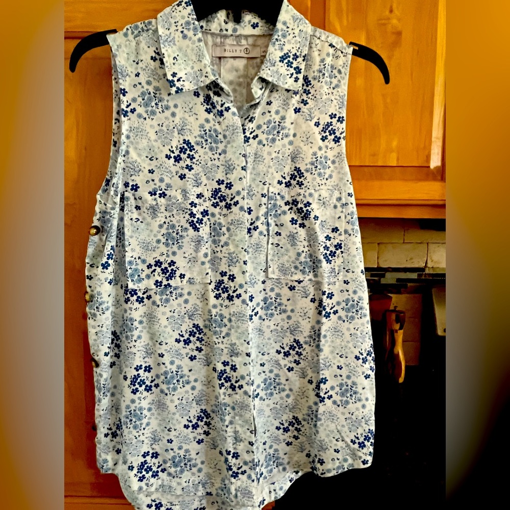 BillyT NWT cotton flower top Small